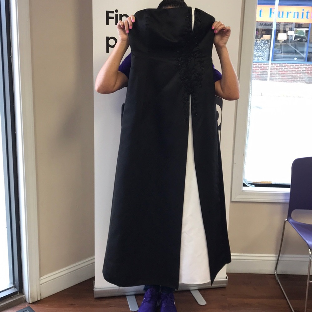 Gown - Picture 4 of 4